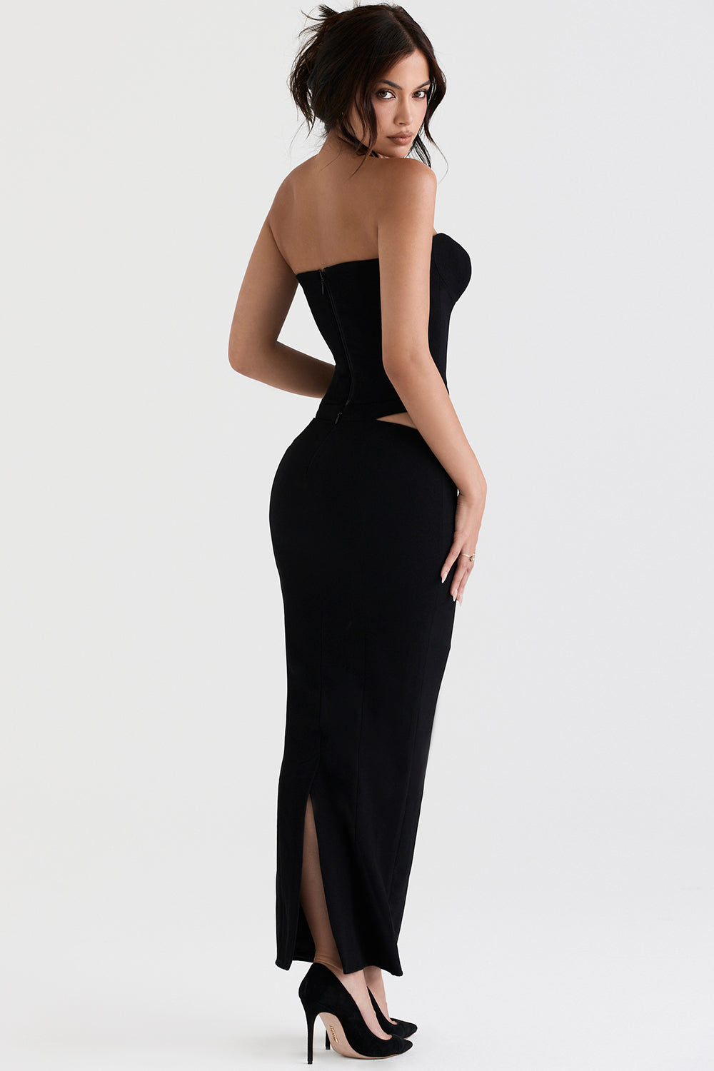 Corsetto dal taglio profondo con maxi gonna