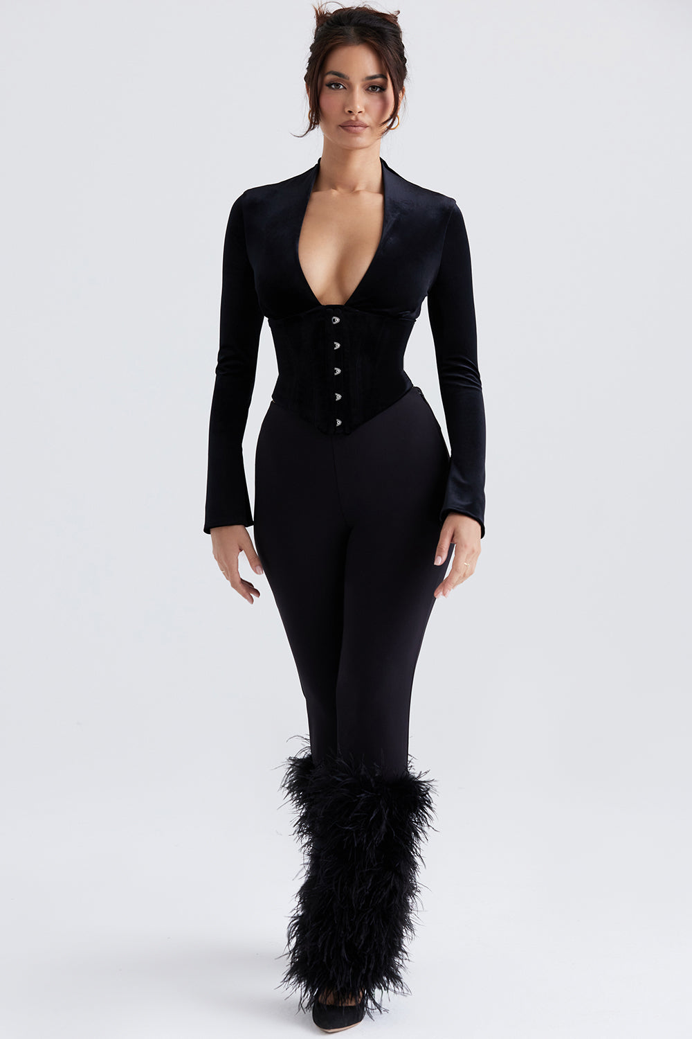 Corsetto di velluto nero con pantaloni cropped