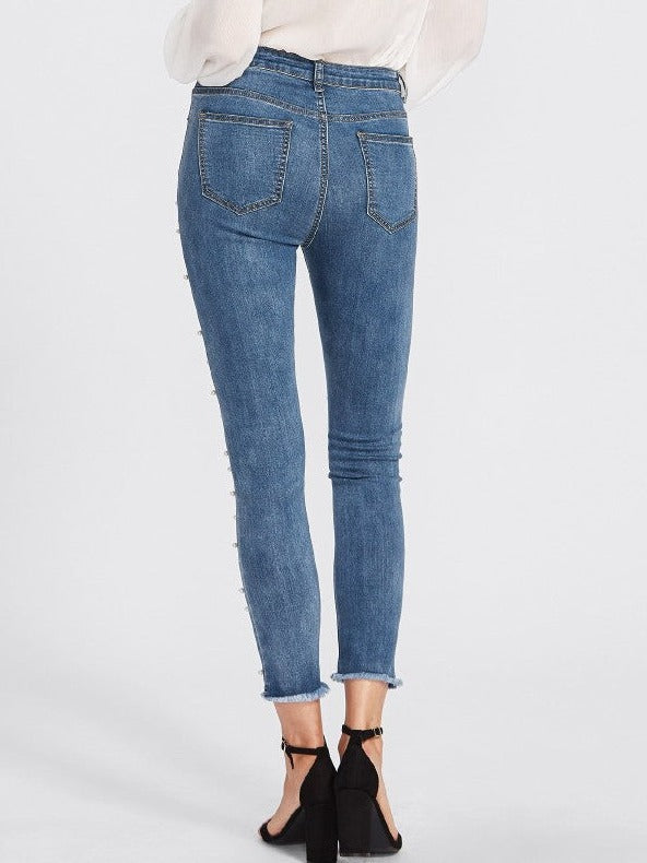 Jeans con perle bianche