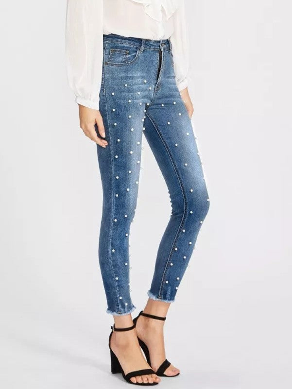 Jeans con perle bianche