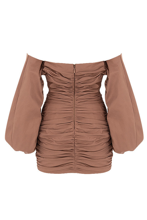 Mini abito a portafoglio color moka con spalle scoperte