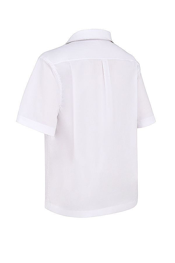 Camicia bianca oversize con pantaloni dalla vestibilit? comoda