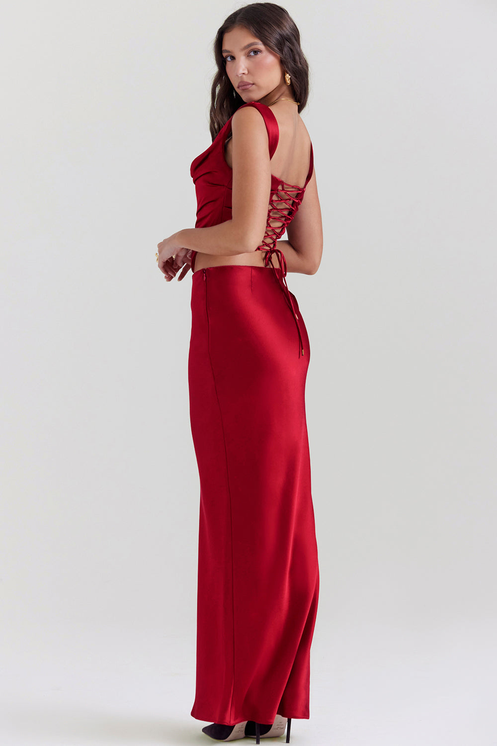 Corsetto e gonna rosso rubino
