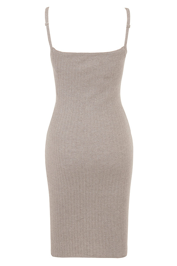 Cardigan beige in cashmere con gonna midi in maglia color cammello