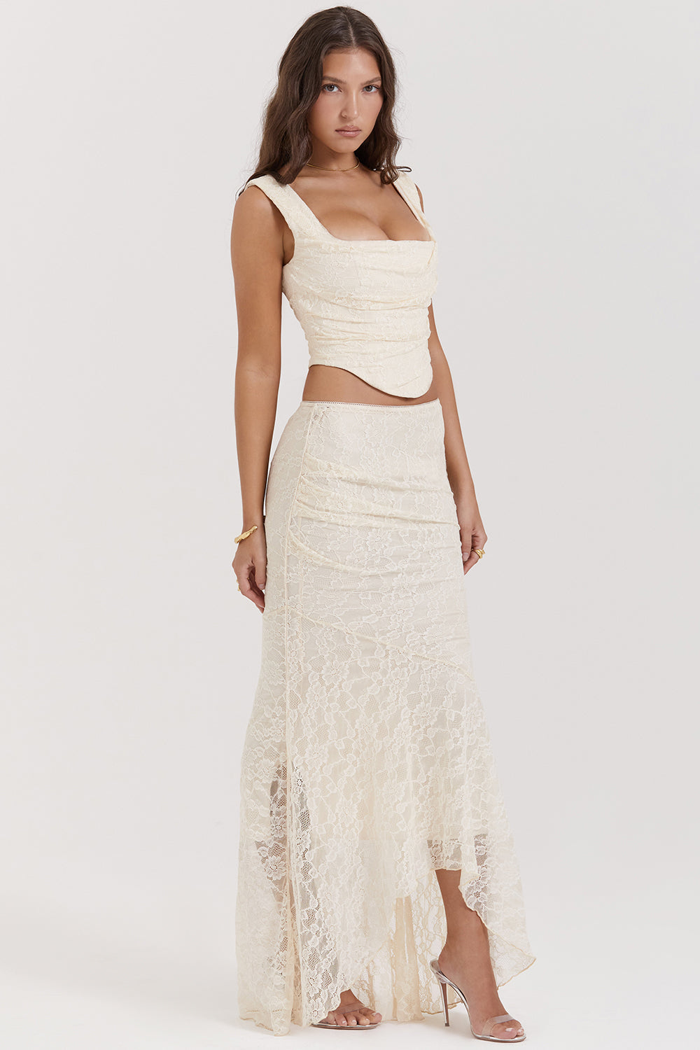 Set corsetto vintage in pizzo color crema e maxi gonna