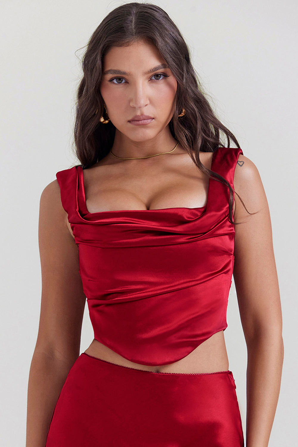 Corsetto e gonna rosso rubino