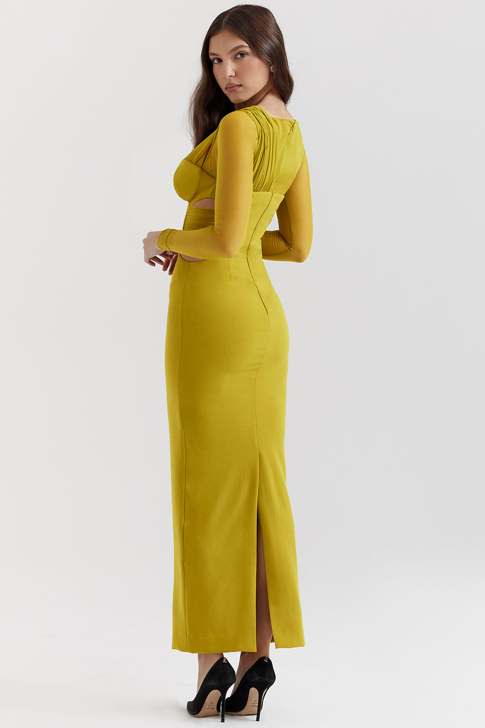 Maxi vestito nero con taglio profondo